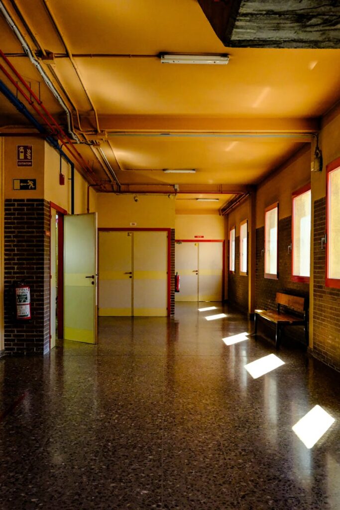 Bright corridor in a Zaragoza school with sunlight streaming through windows, creating a warm ambiance.